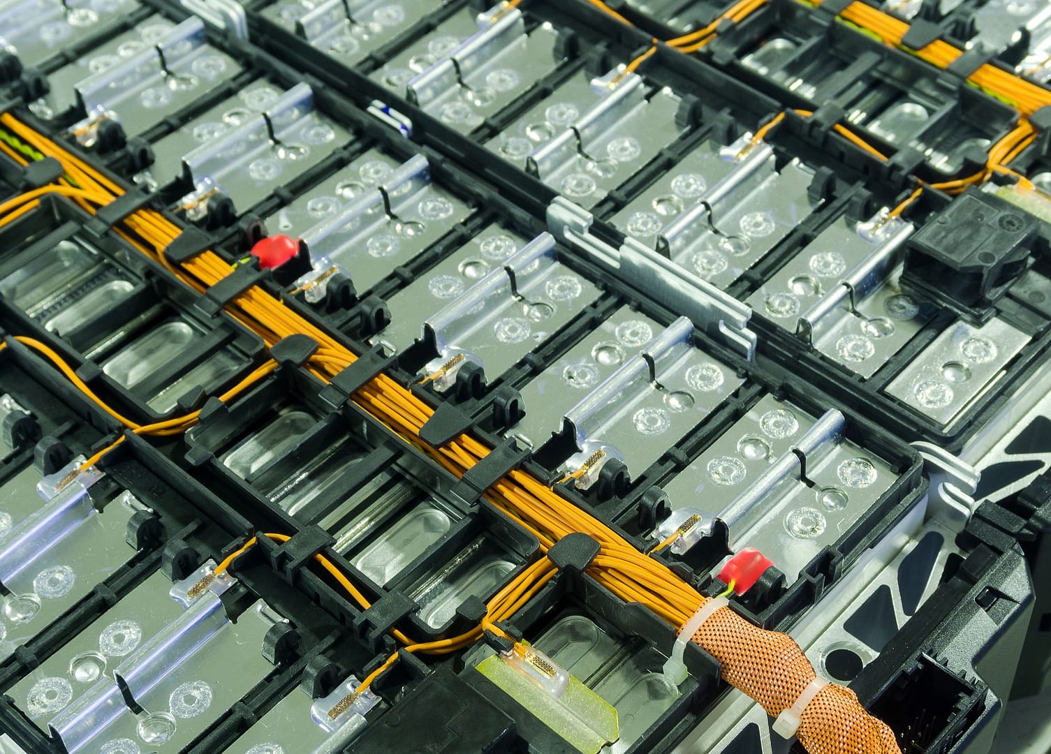 檢查鋰離子電池確保電動車安全